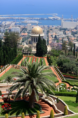 Haifa, Israel - 12 May, 2012: View of Bahai gardens and the Shrine of the Bab on mount Carmelのeditorial素材