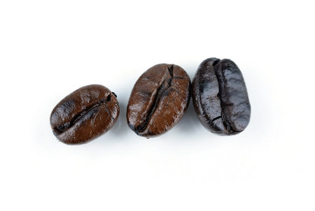 Coffee beans isolated on white backgroundの写真素材