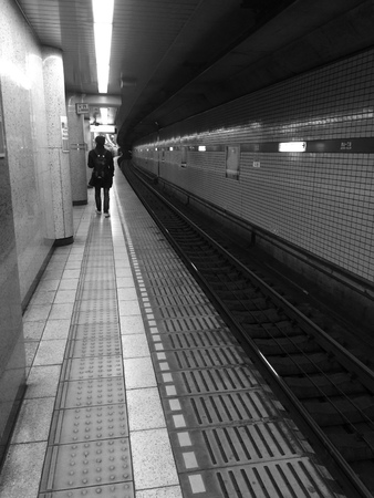 Figure of a man, walking alone in the Tokyo subwayのeditorial素材