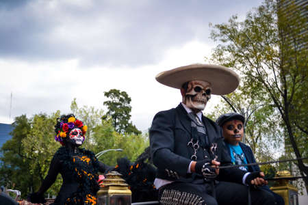 Mexico City, Mexico,; October 26 2016: the catrina on board a carriage at the Day of the Dead parade in Mexico Cityのeditorial素材
