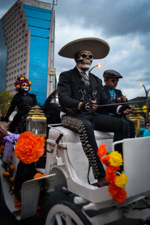 Mexico City, Mexico,; October 26 2016: the catrina on board a carriage at the Day of the Dead parade in Mexico Cityのeditorial素材
