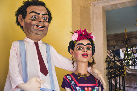 Guanajuato city, Mexico,; October 27 2018: Costume representing frida kahlo and diego riveraのeditorial素材