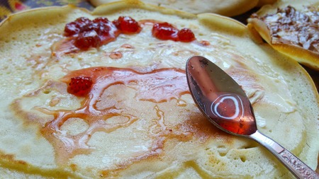 sweet pancake with wild strawberriesの写真素材