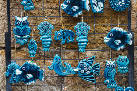 Various animalss, plates, cat corals and other marine jewelry souvenirs in the shopの写真素材