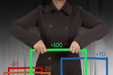 businesswoman hand shows virtual pie chartの写真素材
