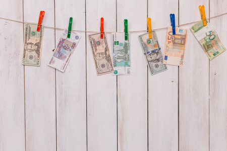 money from different countries attached to the rope clothespins
の写真素材