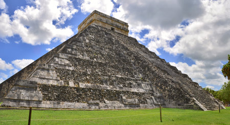 Chichen Itza Pyramid, Wonder of the World, Mexico, yucatan