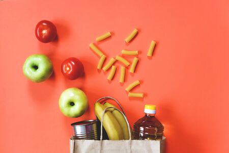 Zero waste. Food products on background table. Plastic free concept. Raw cereals, rice, lentils in glass jar. Eco shopping. Food donation. Help. Delivery food. Coronavirus food deliveryの写真素材
