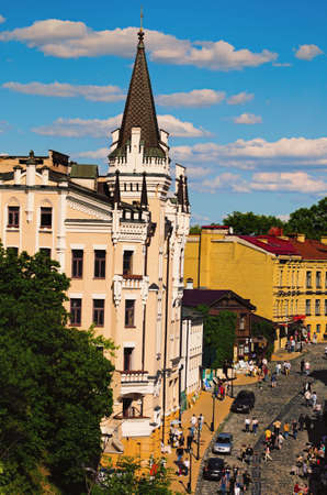 Kyiv, Ukraine-May 29, 2022:Aerial landscape view of Andrew's Descent (Andriyivsky uzviz) with walking people. Sometimes tour guides and operators call this street as "Montmartre of Kyiv". Sunny day.のeditorial素材