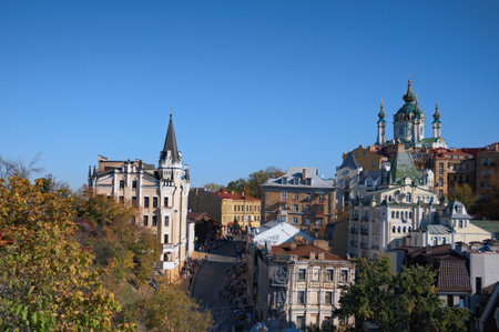 Kyiv, Ukraine-October 08,2022:Aerial landscape view of Andrew's Descent (Andriyivsky uzviz) with walking people. Sometimes tour guides and operators call this street as "Montmartre of Kyiv".Sunny day.のeditorial素材