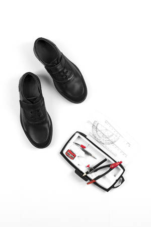 black childrenâs leather shoes with a white background, isolate .の写真素材