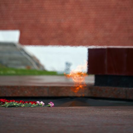 Flowers by the Eternal Flame. Eternal Flame in the Kremlin. Guard of Honor at the tomb of the Unknown Soldier at the wall of Moscow Kremlin. 05/11/2022 Moscow, Russia.のeditorial素材