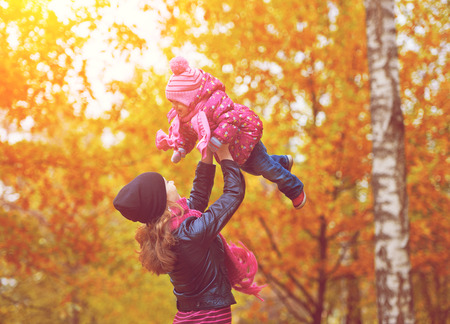 Ð½Ð°ÑÑÑ family. Mom and baby daughter for a walk in the autumnの写真素材