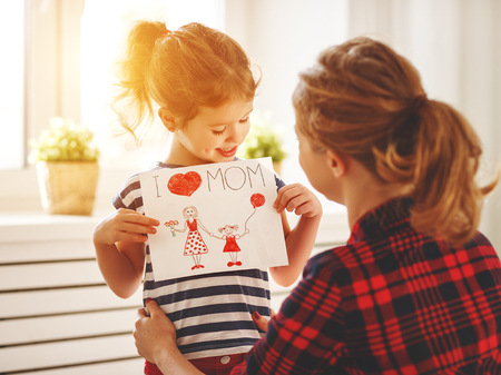 Happy mother's day! Daughter gives her mother an postcard and hugs
の写真素材