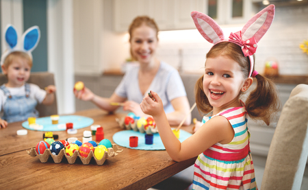 Happy easter! family mother and children paint eggs for the holiday
の写真素材