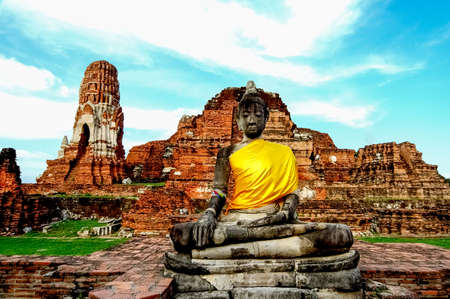 Head of Buddha statue in the tree roots at Wat Mahathat temple, Ayutthaya, Thailandの写真素材