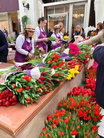 Flower sellers pack flowers for the March 8 holiday.のeditorial素材