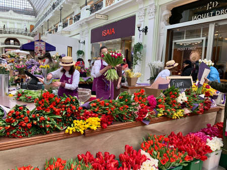 Flower sellers pack flowers for the March 8 holiday.のeditorial素材