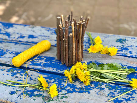 master class, how to make a vase from sticks and tin cans, kids craftの写真素材