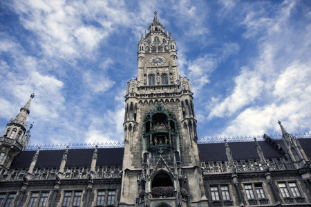  Marienplatz und Frauenkirche in München, Germany