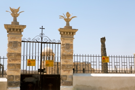 Danger Mines sign on a fence in Israel at Qasr el Yahud siteのeditorial素材