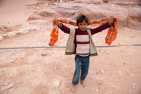 A Bedouin girl in the old Nabataean city Petra, Jordanのeditorial素材