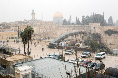 Temple mountain in Jerusalem, Dome of the rock at snowのeditorial素材