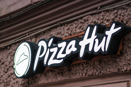 pizza hut logo sign company food global brand cafe