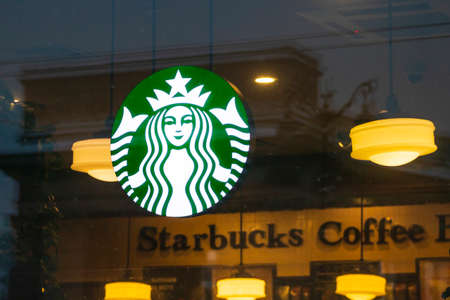 starbucks coffee logo sighn cafe global brand house companyのeditorial素材