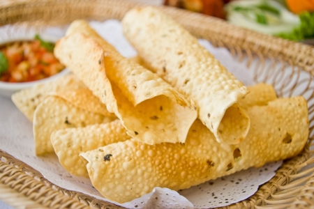 deep fried indian papads in basketの写真素材