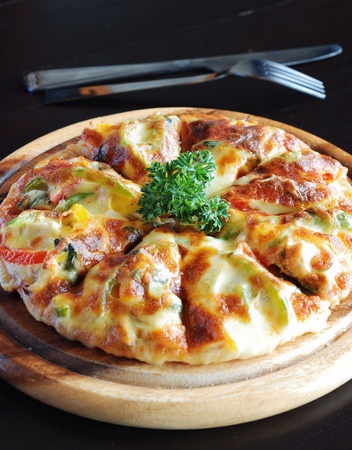 dilicious vegetarian cheezy pizza serves on wooden boardの写真素材