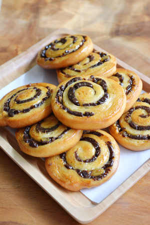 Selective focus of fresh bake cinnamon rollsの写真素材