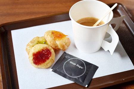 Set of Coffee in paper cup with mini pieの写真素材