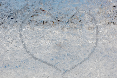 freezed heart on the window in drosty Russiaの写真素材