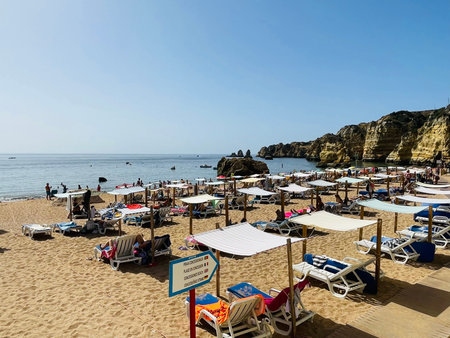 Praia da Dona Ana beach, Lagos, Algarve region, Portugal.のeditorial素材