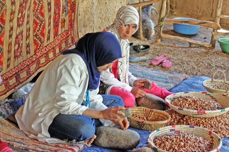 May 28, 2012  Women work in a cooperative for the manufacturing of argan fruitsのeditorial素材