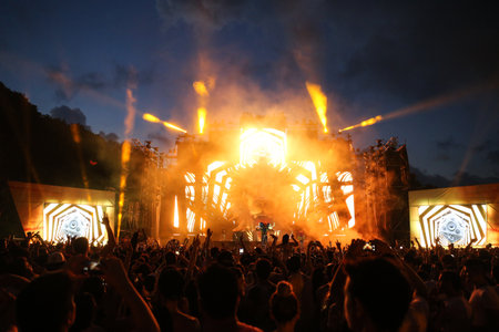 ISTANBUL, TURKEY - AUGUST 06, 2016: People have fun during Life in Color the Big Bang tour in Istanbul Life Parkのeditorial素材