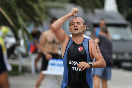 ISTANBUL, TURKEY - AUGUST 21, 2016: Athletes competing in running component of Istanbul Triathlon in Marmara Sea coast. 586 triathletes attempt to sixth Istanbul Thriathlon.のeditorial素材