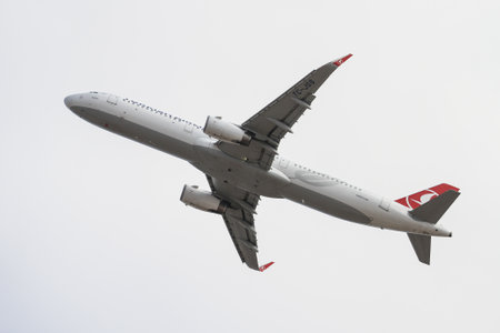 ISTANBUL, TURKEY - OCTOBER 08, 2016: Turkish Airlines Airbus A321-231 (CN 6657) takes off from Istanbul Ataturk Airport. THY is the flag carrier of Turkey with 334 fleet size and 292 destinationsのeditorial素材