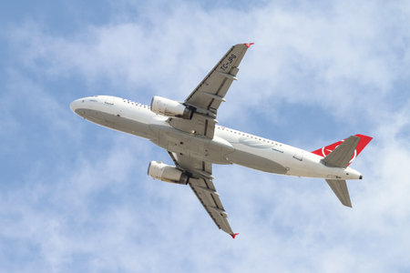 ISTANBUL, TURKEY - OCTOBER 08, 2016: Turkish Airlines Airbus A320-232 (CN 3010) takes off from Istanbul Ataturk Airport. THY is the flag carrier of Turkey with 334 fleet size and 292 destinationsのeditorial素材