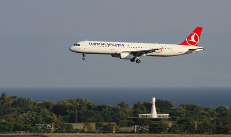 ISTANBUL, TURKEY - AUGUST 05, 2018: Turkish Airlines Airbus A321-231 (CN 3525) landing to Istanbul Ataturk Airport. THY is the flag carrier of Turkey with 338 fleet size and 300 destinationsのeditorial素材