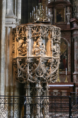 VIENNA, AUSTRIA - AUGUST 26, 2018: Inside of St Stephens Cathedral in Vienna, Austriaのeditorial素材