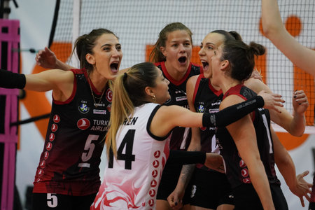 ISTANBUL, TURKEY - MAY 03, 2022: Turk Hava Yollari players celebrating score point during Eczacibasi Dynavit Turkish Sultans League Playoff 3-4 match in Eczacibasi Sport Hallのeditorial素材