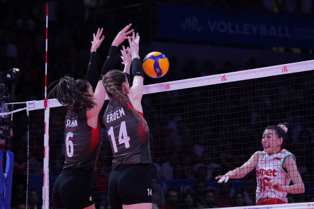 ANKARA, TURKIYE - JUNE 04, 2022: Sahin Saliha and Erdem Dundar Eda in action during Bulgaria vs Turkiye VNL Pool match in Ankara Arenaのeditorial素材