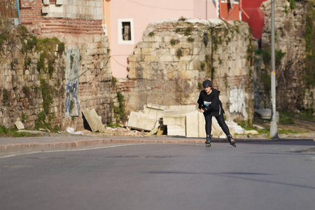 ISTANBUL, TURKEY - MARCH 27, 2022: Skater in Istanbul half marathonのeditorial素材