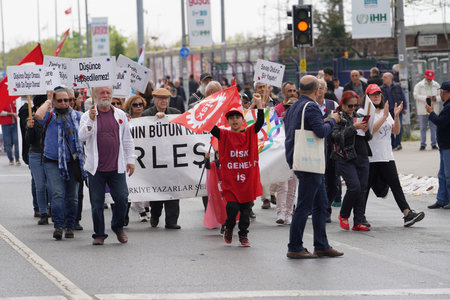 ISTANBUL, TURKEY - MAY 01, 2022: People march in International Workers Dayのeditorial素材