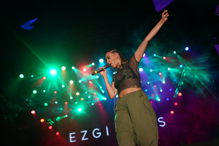 ISTANBUL, TURKIYE - AUGUST 14, 2022: Turkish singer Ezgi Alas concert in Istanbul Festのeditorial素材