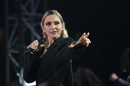 ISTANBUL, TURKIYE - SEPTEMBER 17, 2022: Turkish singer Hadise concert in Istanbulのeditorial素材