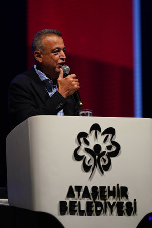 ISTANBUL, TURKIYE - SEPTEMBER 16, 2022: Atasehir mayor Battal Ilgezdi speaks at Atasehir Festのeditorial素材