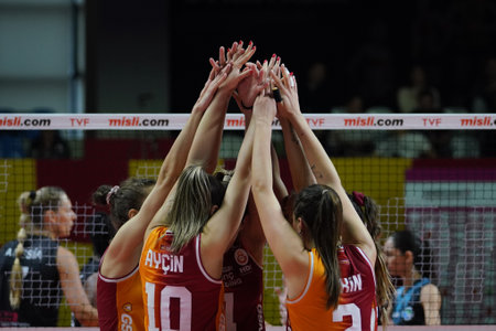 ISTANBUL, TURKIYE - NOVEMBER 06, 2022: Galatasaray HDI Sigorta players celebrating score point during Cukurova Belediyespor Turkish Sultans League match in Burhan Felek Sport Hallのeditorial素材